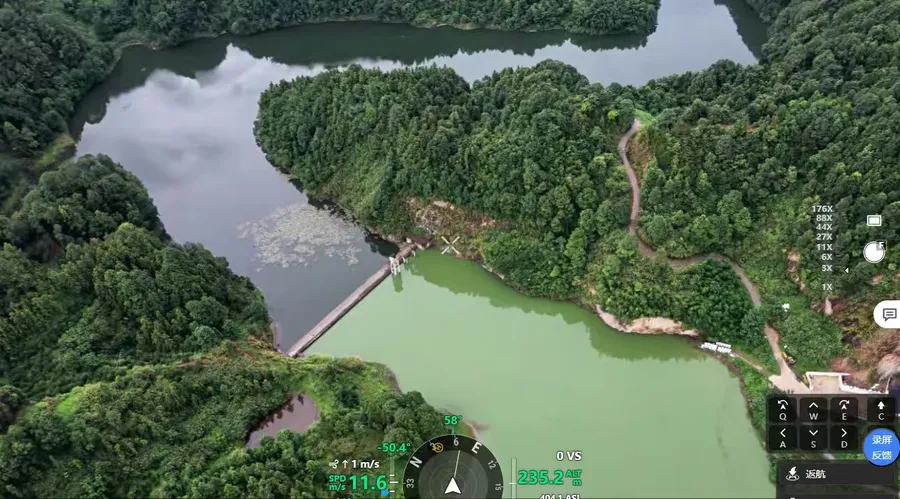 宁乡黄材水库蓝藻治理现场实拍(无人机航拍,治理前后水色对比)
